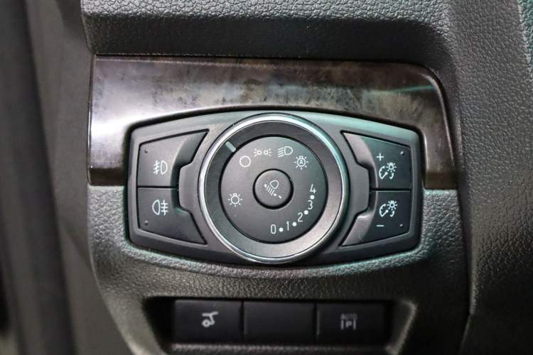 Used Ford Explorer 2013 3.5L Deluxe Model Interior 1