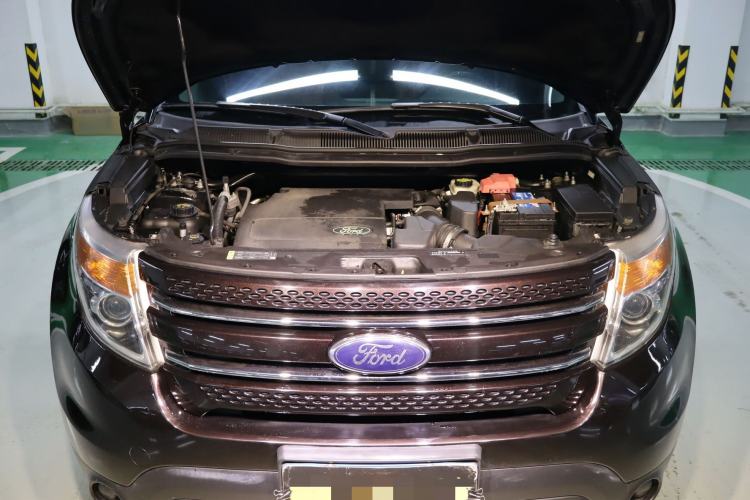Used Ford Explorer 2013 3.5L Deluxe Model Interior 12