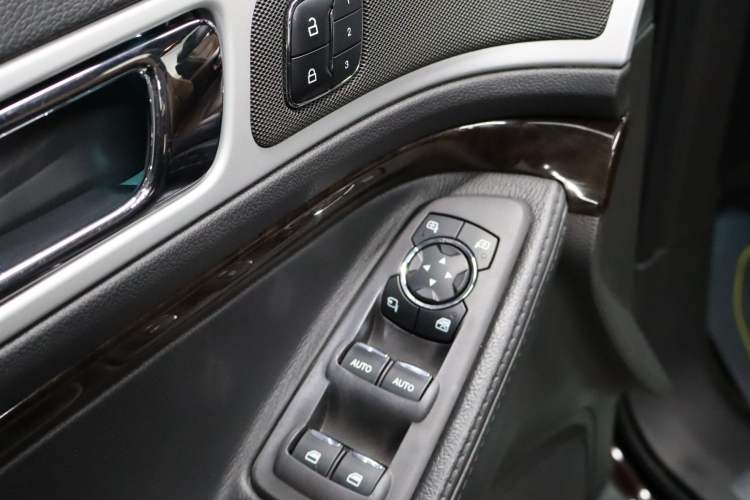 Used Ford Explorer 2013 3.5L Deluxe Model Interior 13