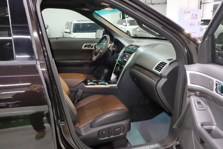 Used Ford Explorer 2013 3.5L Deluxe Model Interior 14