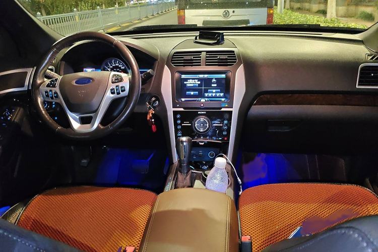 Used Ford Explorer 2013 3.5L Deluxe Model Interior 2