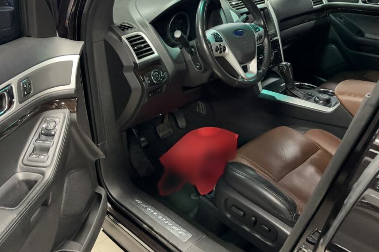 Used Ford Explorer 2013 3.5L Deluxe Model Interior 2