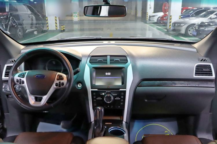 Used Ford Explorer 2013 3.5L Deluxe Model Interior 2