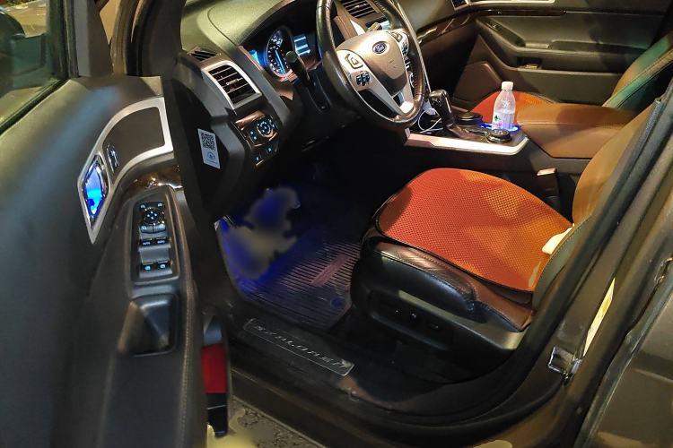 Used Ford Explorer 2013 3.5L Deluxe Model Interior 3