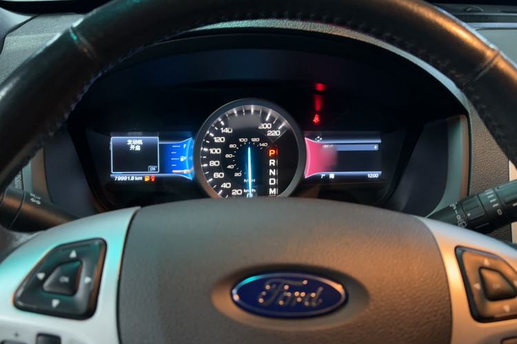 Used Ford Explorer 2013 3.5L Deluxe Model Interior 3