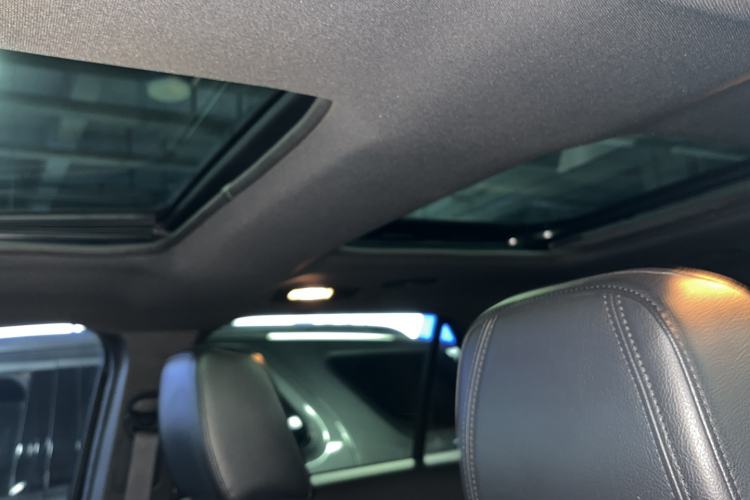 Used Ford Explorer 2013 3.5L Deluxe Model Interior 5