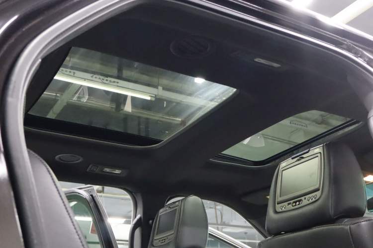 Used Ford Explorer 2013 3.5L Deluxe Model Interior 5