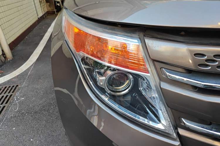 Used Ford Explorer 2013 3.5L Deluxe Model Right Front Headlight