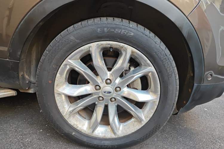 Used Ford Explorer 2013 3.5L Deluxe Model Right Front Wheel Hub