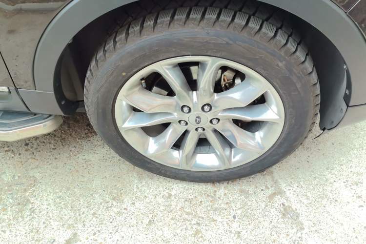 Used Ford Explorer  Right Front Wheel Hub