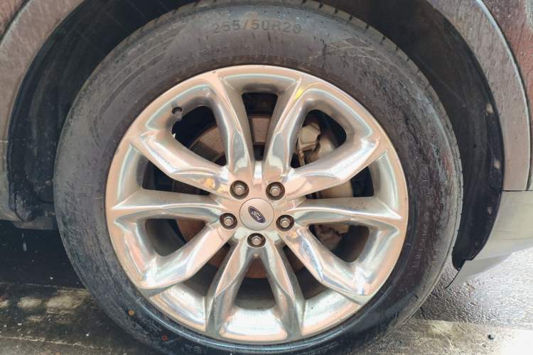 Used Ford Explorer 2013 3.5L Deluxe Model Right Front Wheel Hub