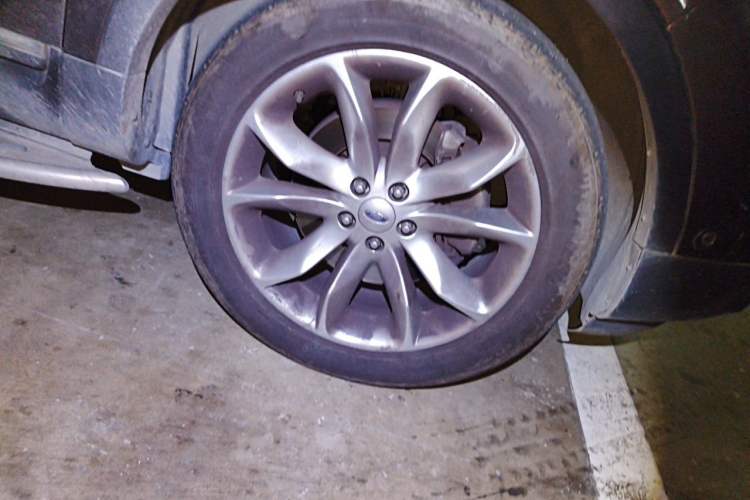 Used Ford Explorer 2013 3.5L Deluxe Model Right Front Wheel Hub