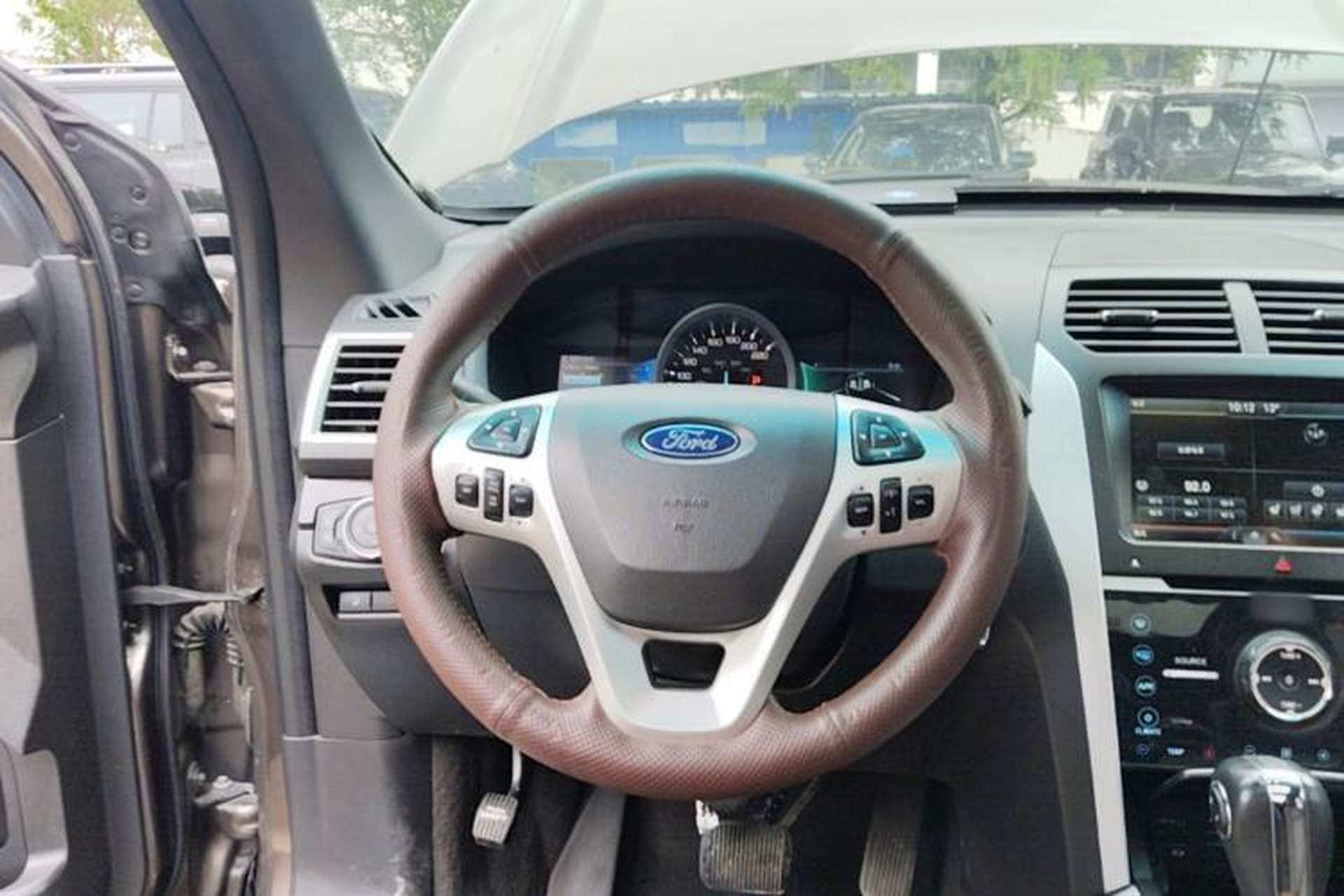 Used Ford Explorer 2013 3.5L Deluxe Model Steering Wheel
