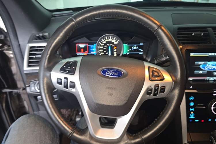 Used Ford Explorer 2013 3.5L Deluxe Model Steering Wheel