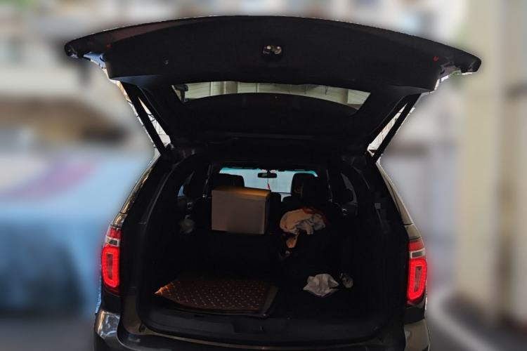 Used Ford Explorer 2013 3.5L Deluxe Model Trunk