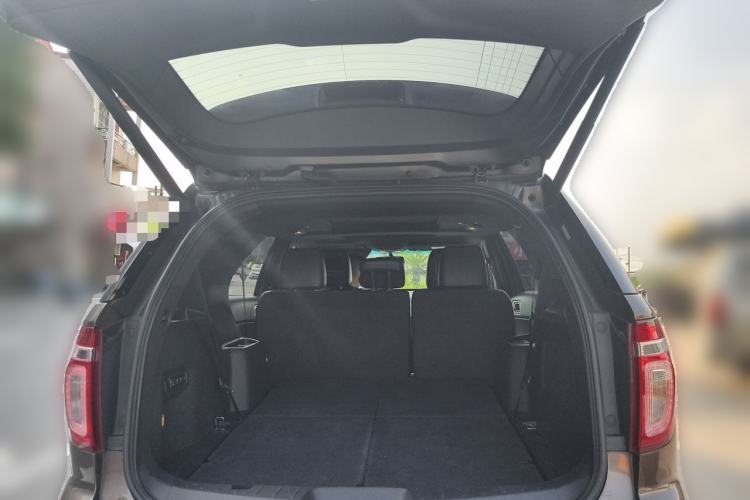 Used Ford Explorer 2013 3.5L Deluxe Model Trunk