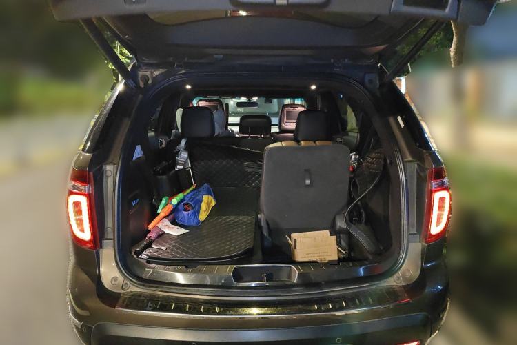 Used Ford Explorer 2013 3.5L Deluxe Model Trunk