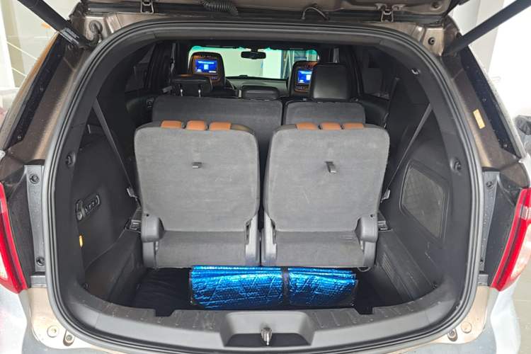 Used Ford Explorer 2013 3.5L Deluxe Model Trunk