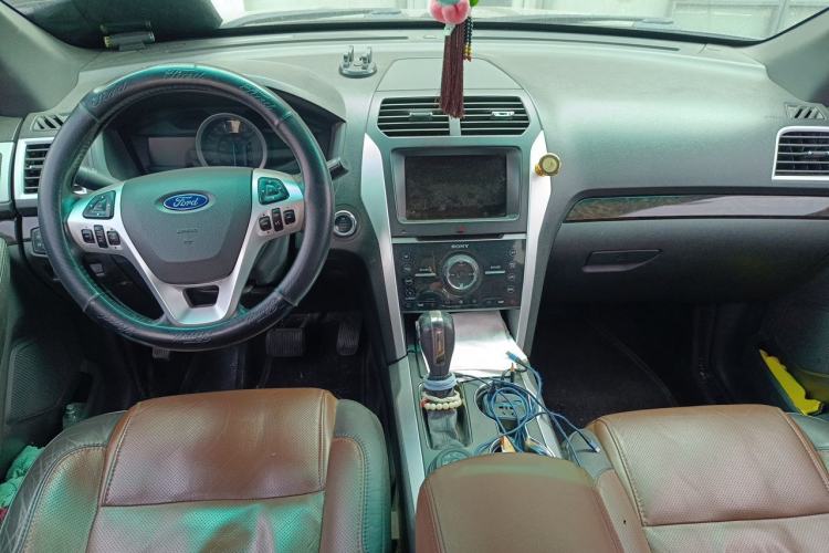 Used Ford Explorer 2013 3.5L Deluxe Model Center Console