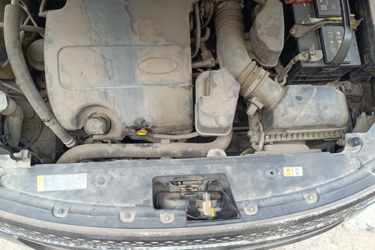 Used Ford Explorer 2013 3.5L Deluxe Model Engine Bay