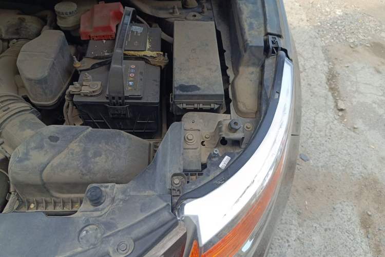 Used Ford Explorer 2013 3.5L Deluxe Model Engine Bay Left