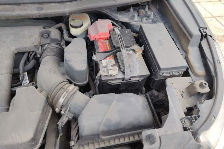 Used Ford Explorer 2013 3.5L Deluxe Model Engine Bay Left