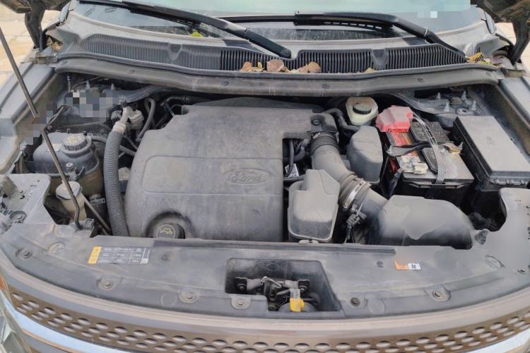 Used Ford Explorer 2013 3.5L Deluxe Model Engine Bay