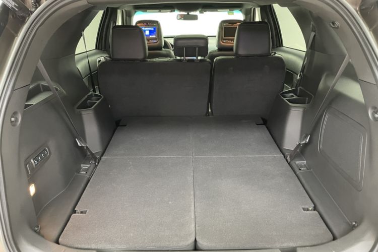 Used Ford Explorer 2013 3.5L Deluxe Model Interior 3