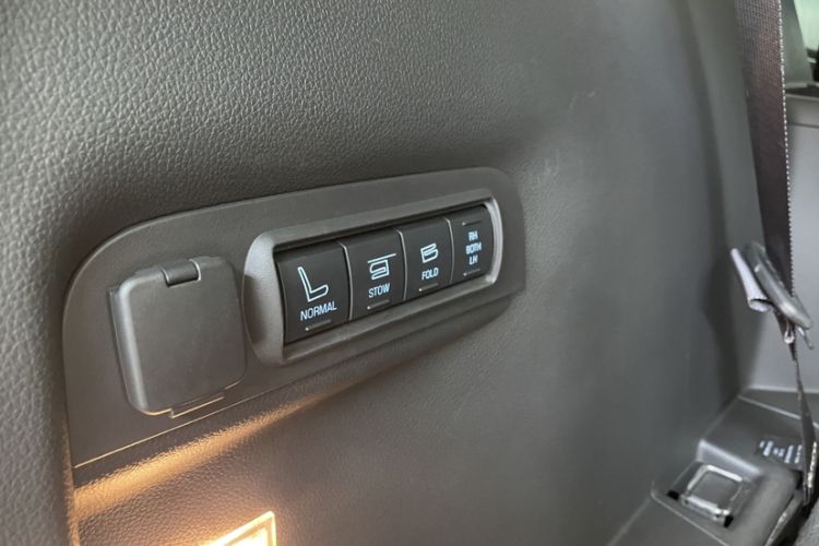 Used Ford Explorer 2013 3.5L Deluxe Model Interior 4