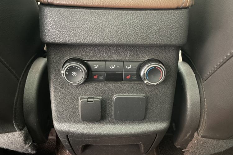 Used Ford Explorer 2013 3.5L Deluxe Model Interior 7