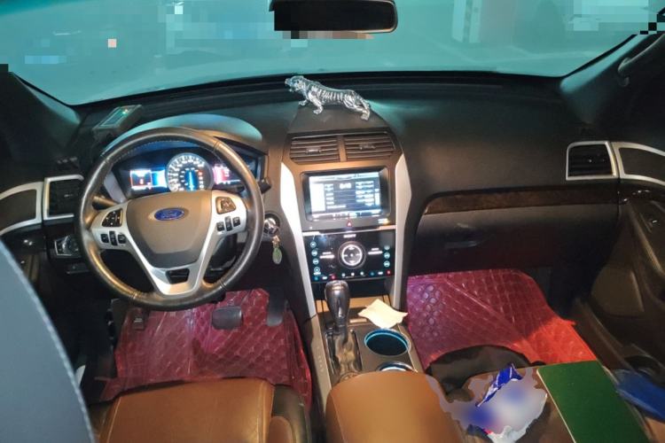 Used Ford Explorer 2013 3.5L Deluxe Model Center Console