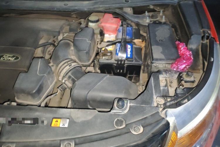 Used Ford Explorer 2013 3.5L Deluxe Model Engine Bay Left