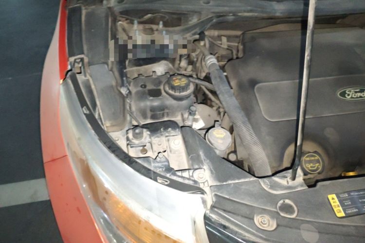 Used Ford Explorer 2013 3.5L Deluxe Model Engine Bay Right