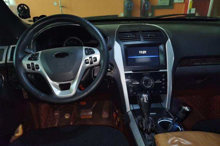 Used Ford Explorer 2013 3.5L Deluxe Model Center Console