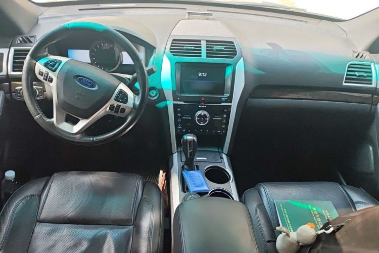 Used Ford Explorer 2013 3.5L Deluxe Model Center Console