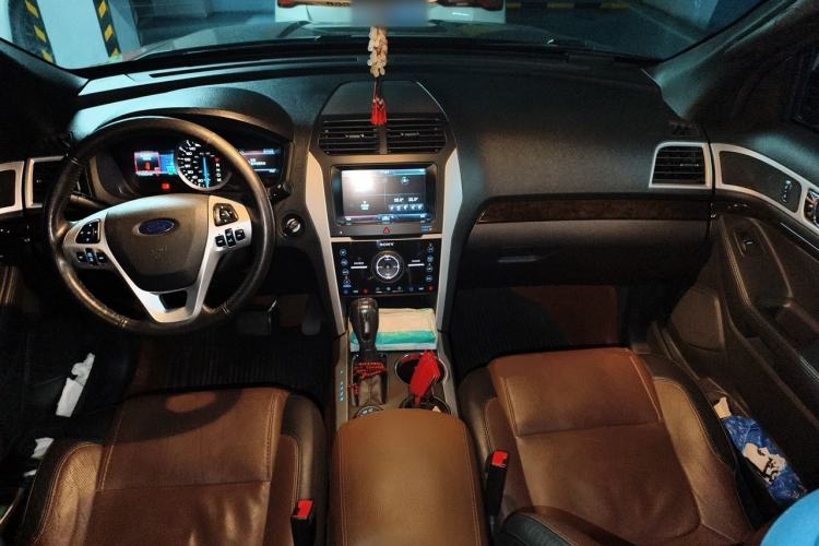 Used Ford Explorer 2013 3.5L Deluxe Model Center Console