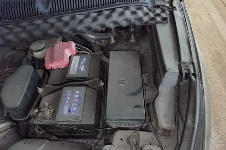 Used Ford Explorer 2013 3.5L Deluxe Model Engine Bay Left