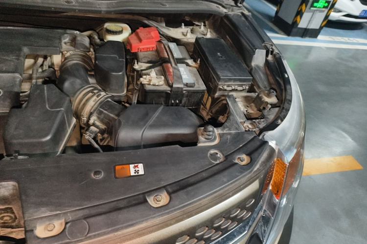 Used Ford Explorer 2013 3.5L Deluxe Model Engine Bay Left