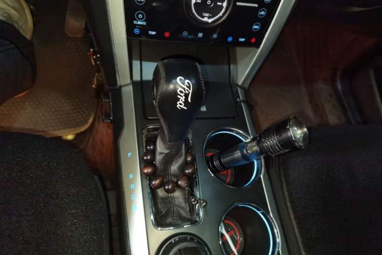 Used Ford Explorer 2013 3.5L Deluxe Model Gear Lever