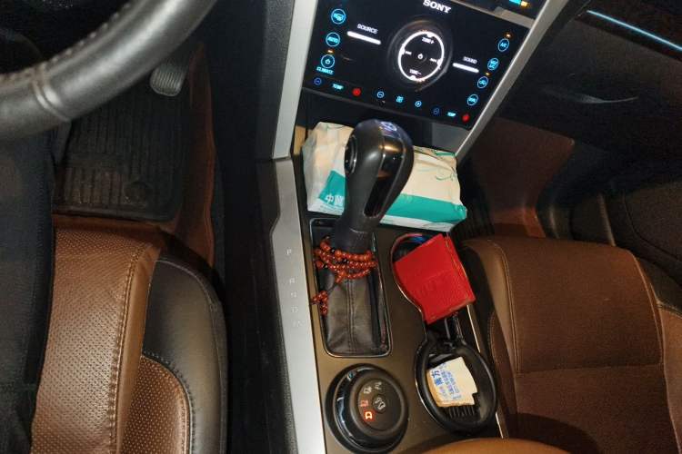Used Ford Explorer 2013 3.5L Deluxe Model Gear Lever