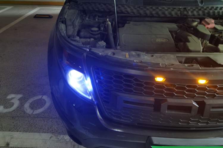 Used Ford Explorer 2013 3.5L Deluxe Model Right Front Headlight