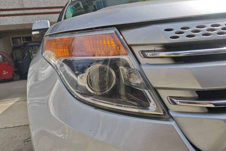 Used Ford Explorer 2013 3.5L Deluxe Model Right Front Headlight