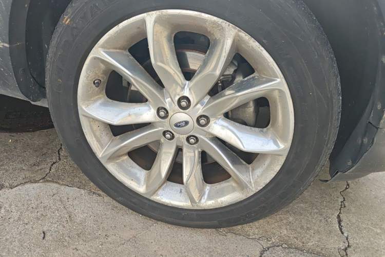 Used Ford Explorer 2013 3.5L Deluxe Model Right Front Wheel Hub