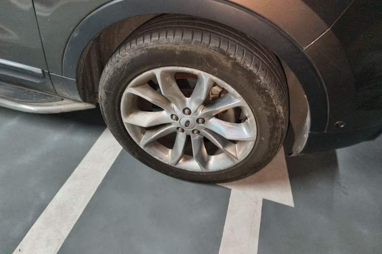 Used Ford Explorer 2013 3.5L Deluxe Model Right Front Wheel Hub