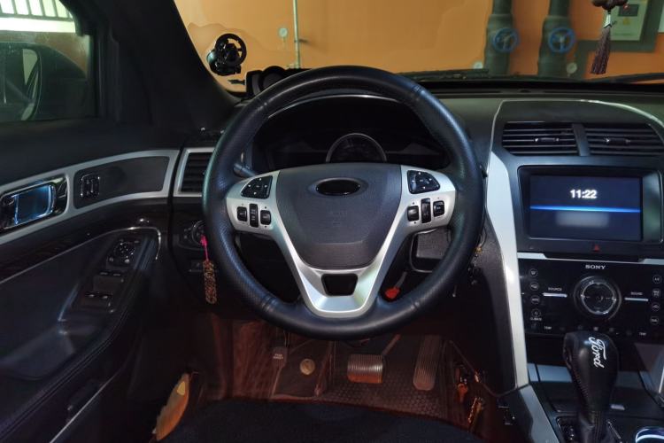 Used Ford Explorer 2013 3.5L Deluxe Model Steering Wheel
