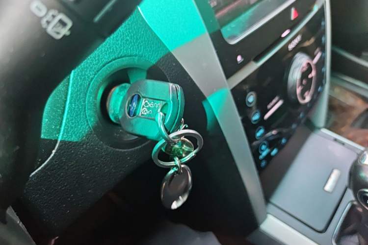 Used Ford Explorer 2013 3.5L Deluxe Model Vehicle Key