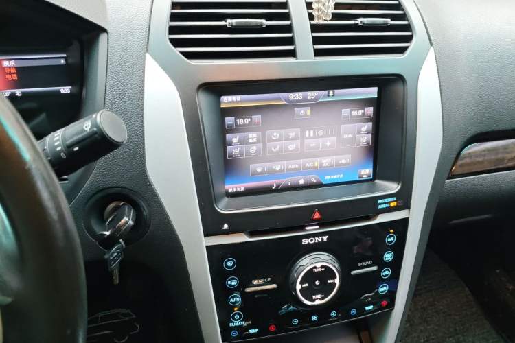 Used Ford Explorer 2013 3.5L Deluxe Model Audio And AC Panel