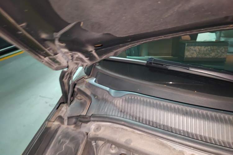 Used Ford Explorer 2013 3.5L Deluxe Model Engine Bay Right