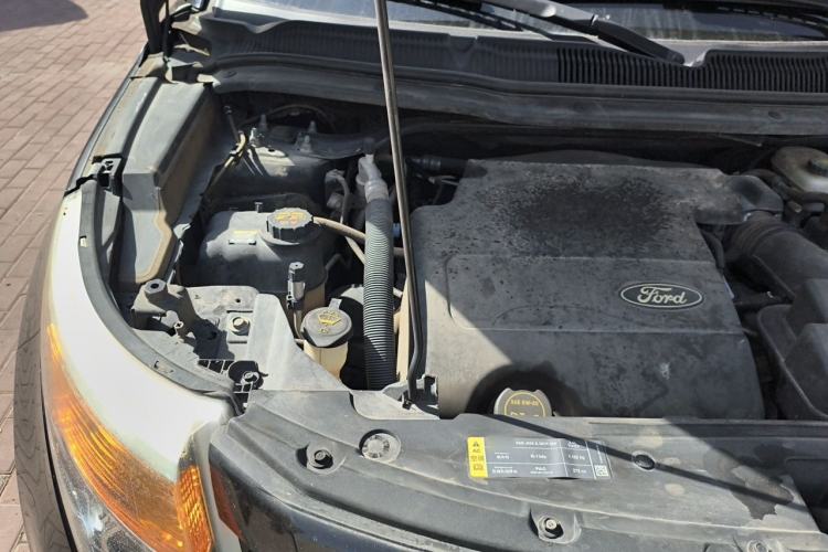 Used Ford Explorer 2013 3.5L Deluxe Model Engine Bay Right
