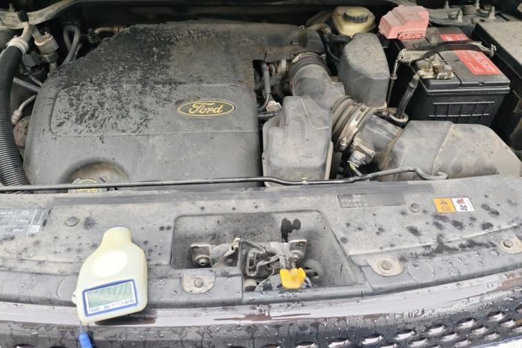 Used Ford Explorer 2013 3.5L Deluxe Model Engine Bay